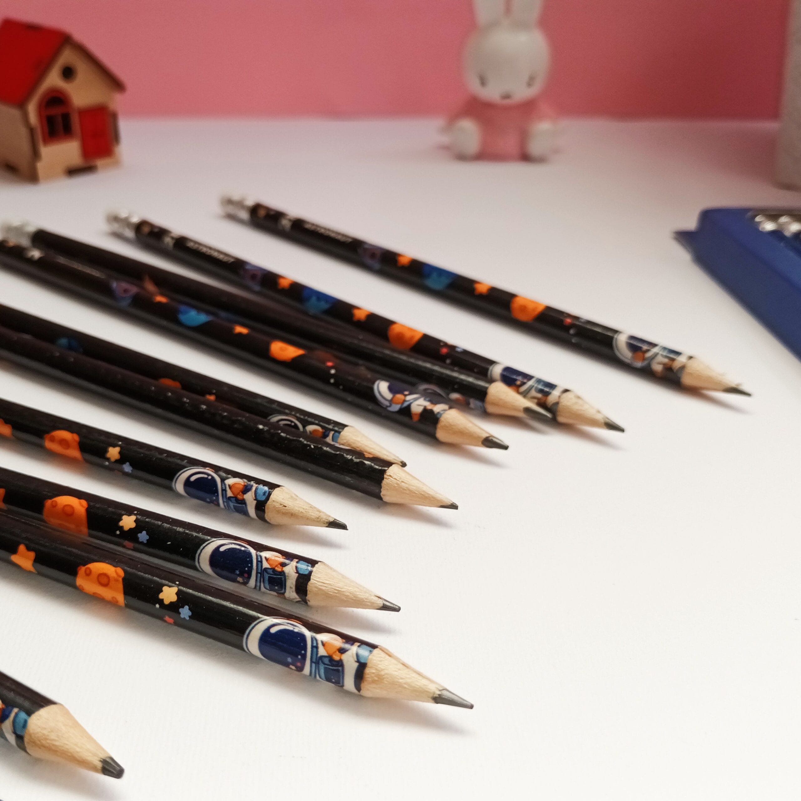 مداد سرپاک کن دار طرح فضانورد بسته 12 تایی